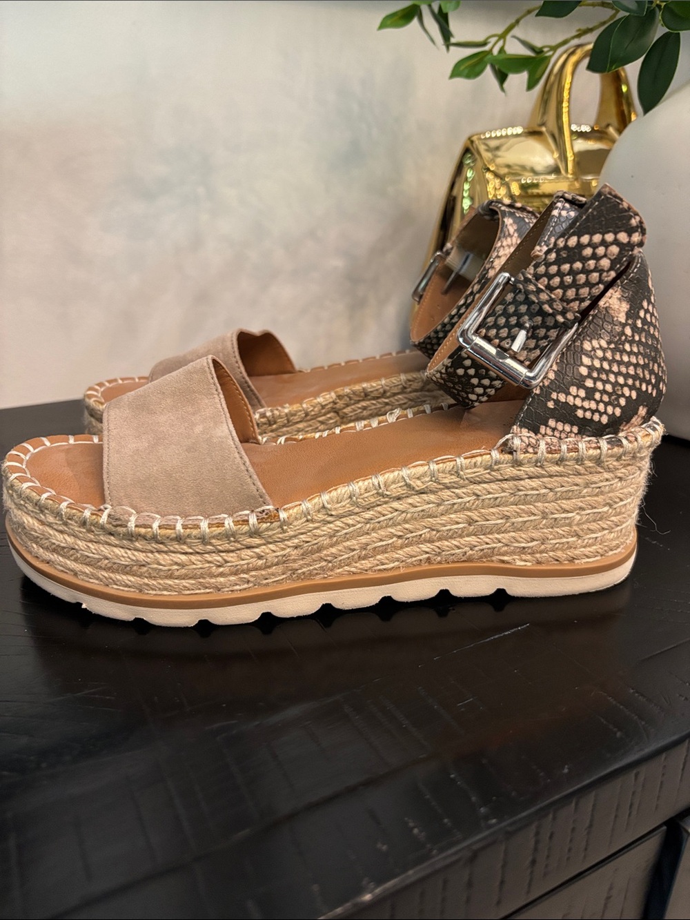 Universal Thread shoes - Picture 2 of 5